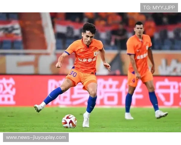 山东泰山阿卜杜肉苏力远射破门,引发全场喝彩