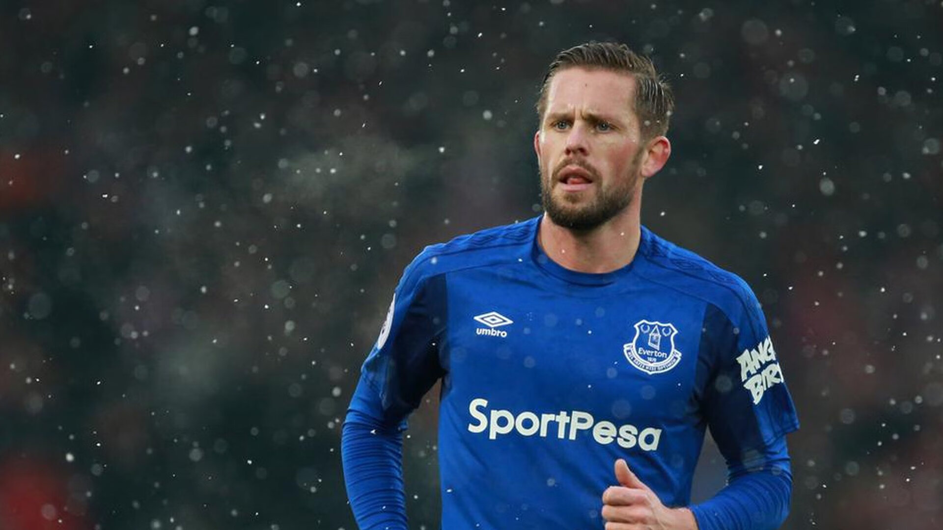 澳大利亚袋鼠队的后卫线防守，为团队带来坚实屏障，袋鼠袭击澳大利亚